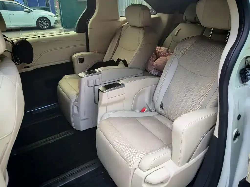 Toyota Granvia — фото 3