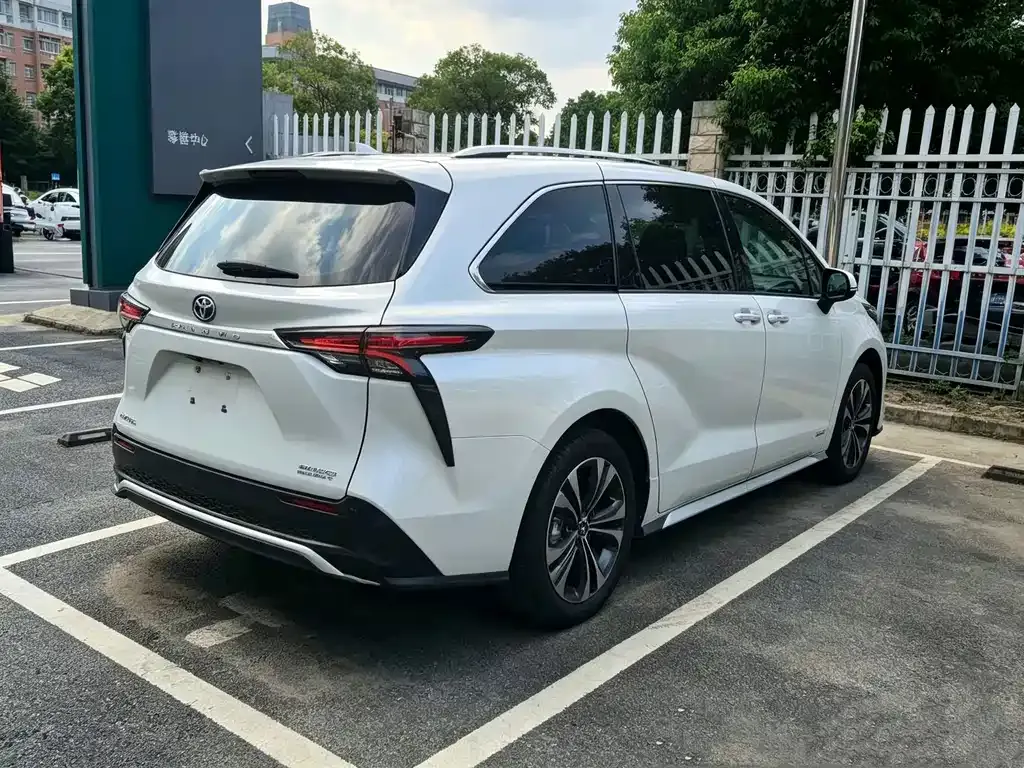 Toyota Granvia — фото 10