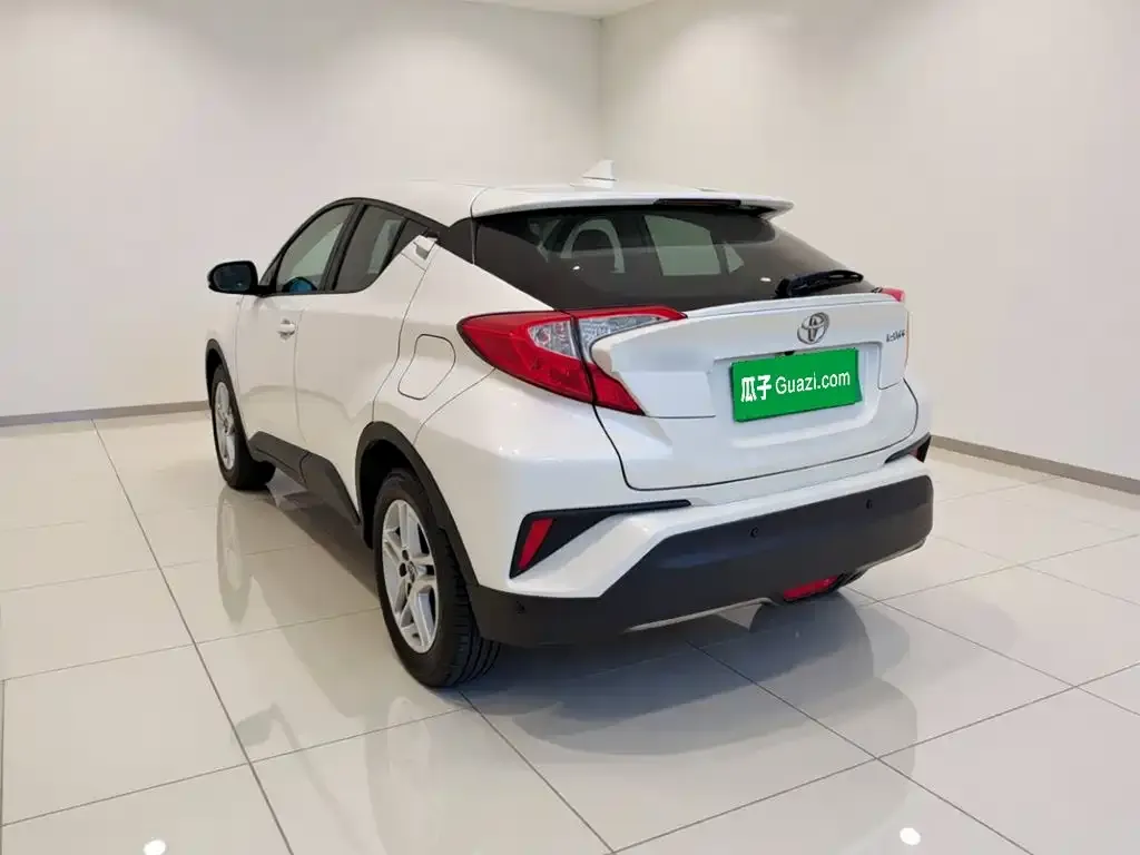 Toyota C-HR — фото 8