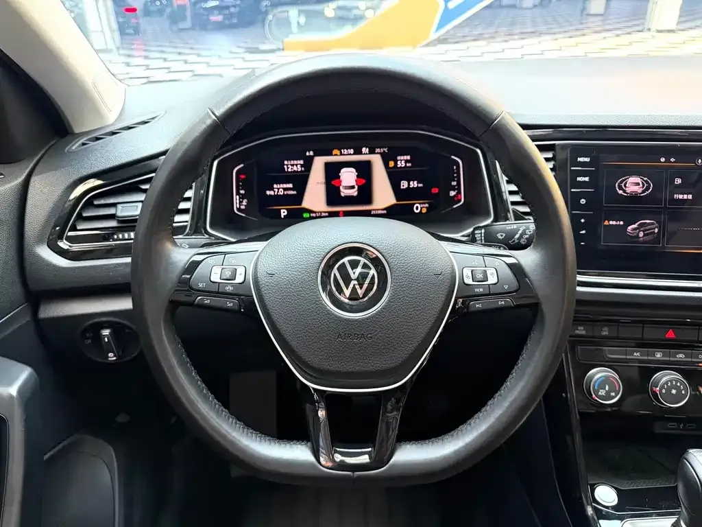 Volkswagen T-Roc — фото 5