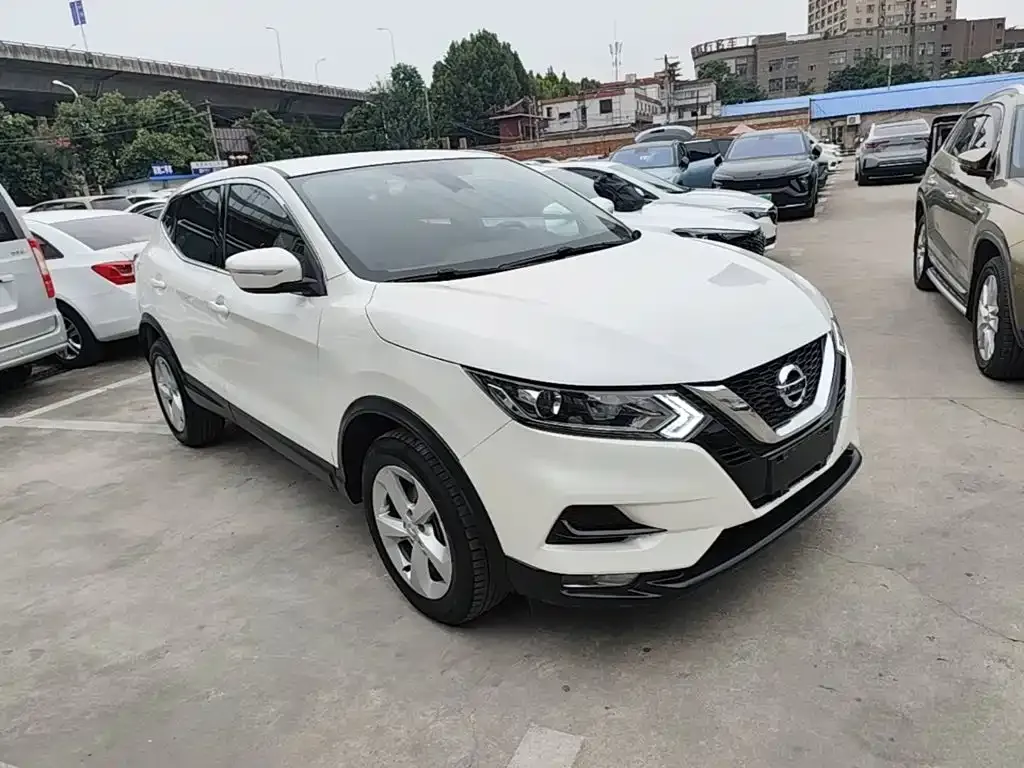 Nissan Qashqai — фото 8