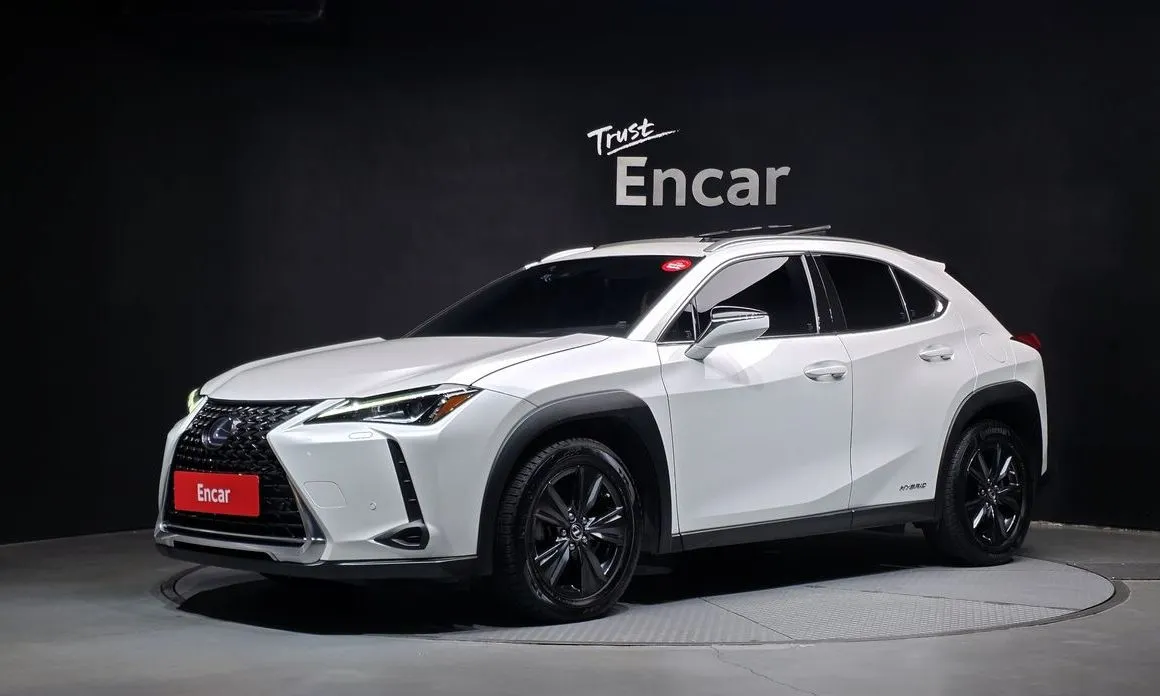 Lexus UX — фото 1