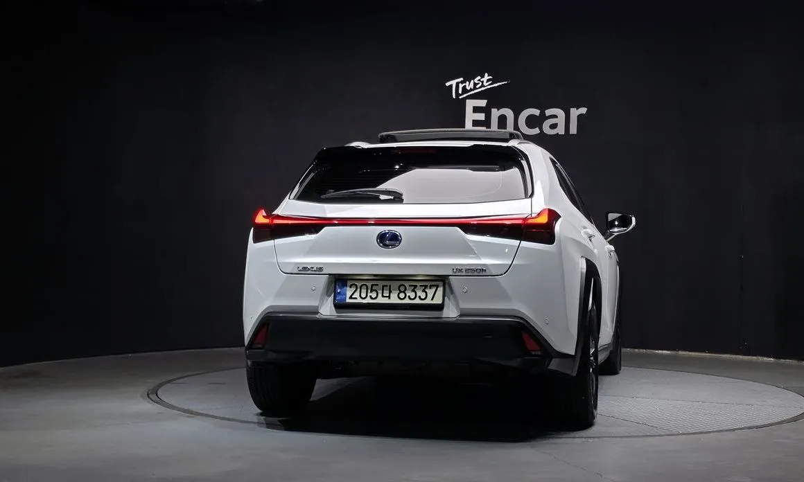 Lexus UX — фото 5