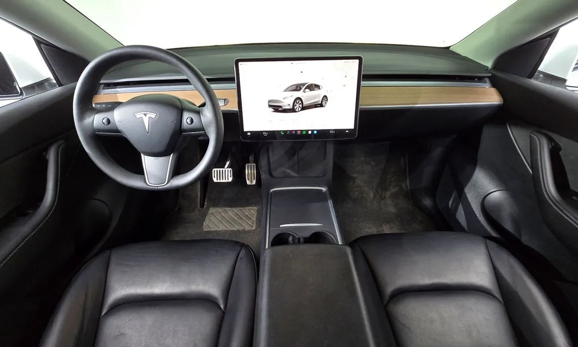 Tesla Model Y — фото 8