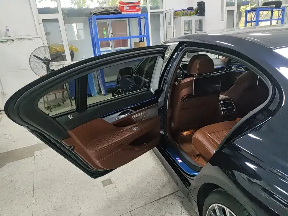 BMW 7 Series — фото 10