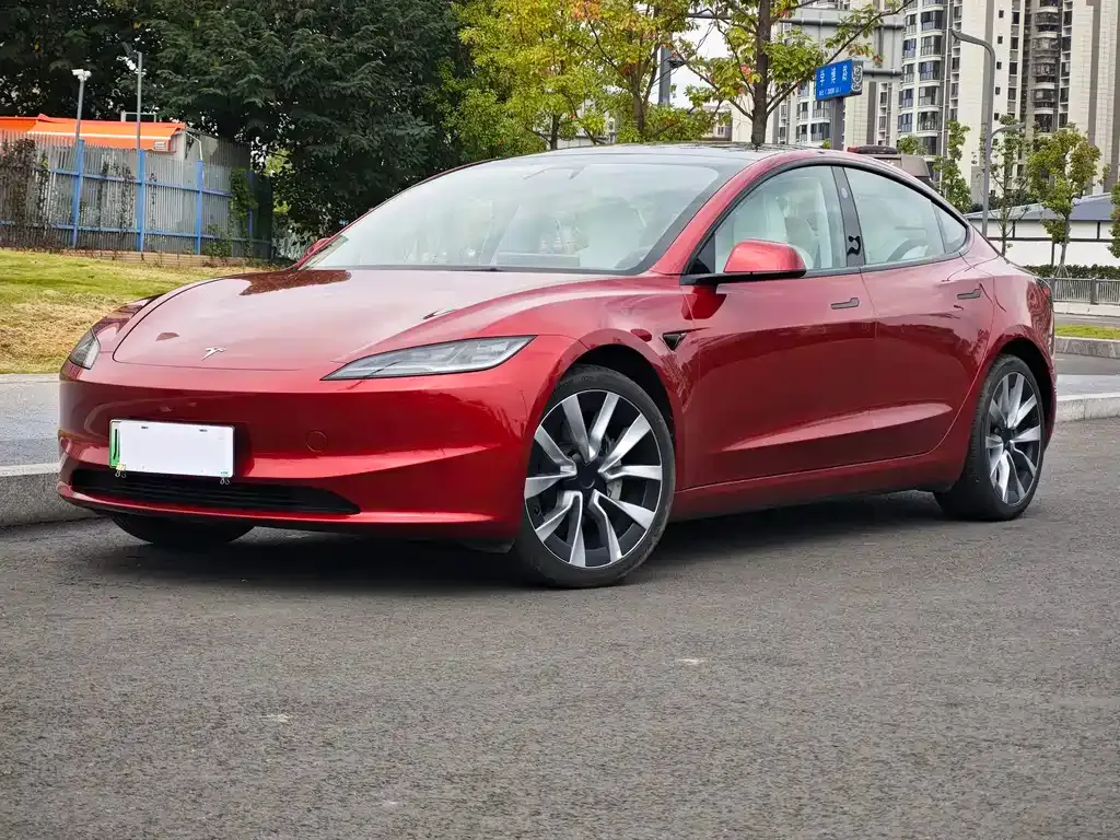 Tesla Model 3 — фото 1