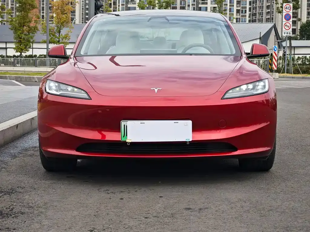 Tesla Model 3 — фото 9