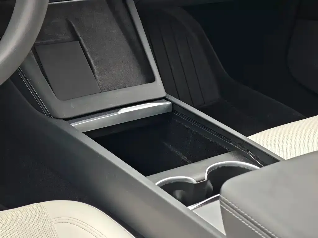Tesla Model 3 — фото 4