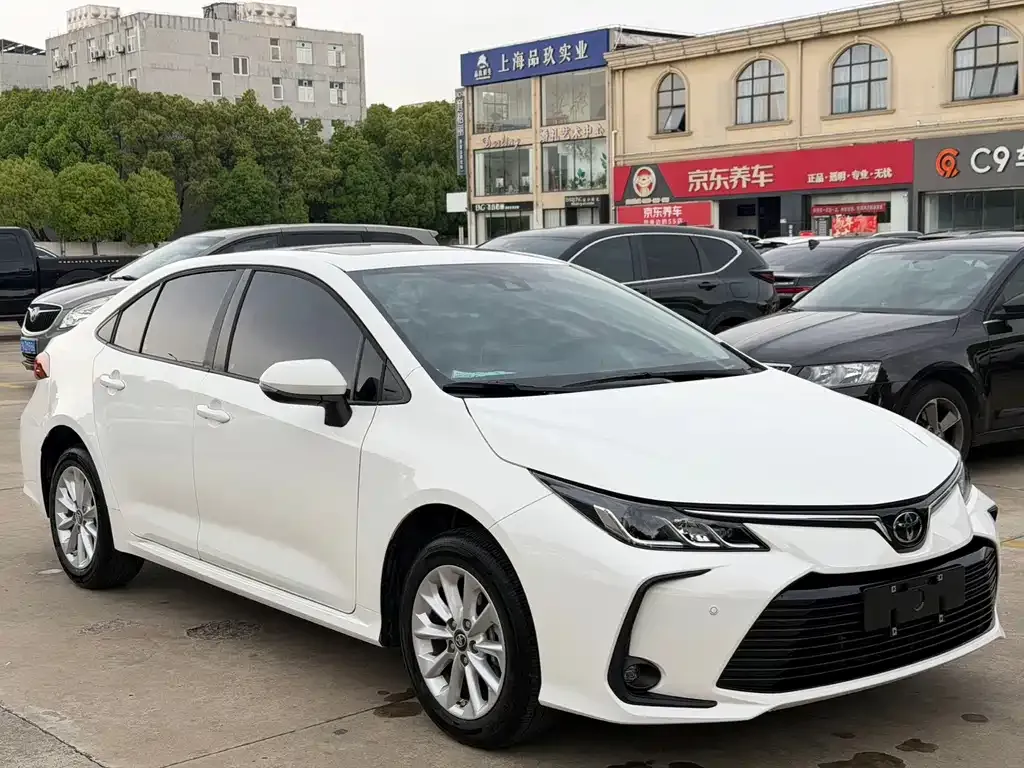 Toyota Corolla — фото 8