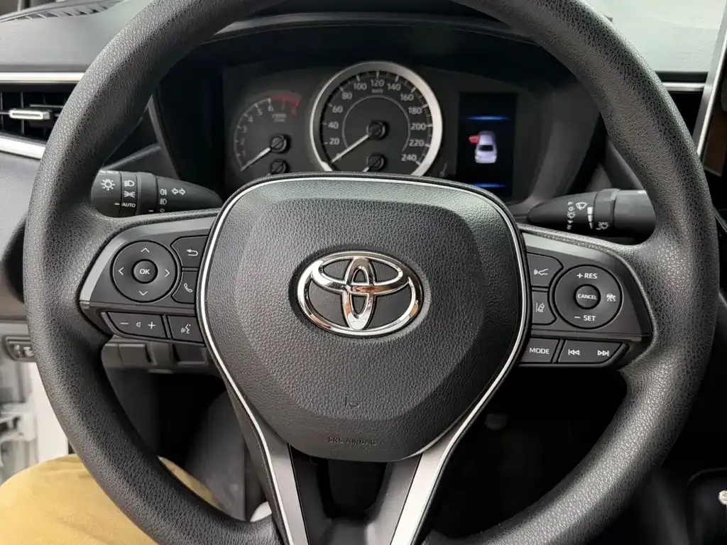 Toyota Corolla — фото 5