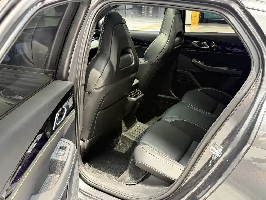 Lynk & Co 03 — фото 5
