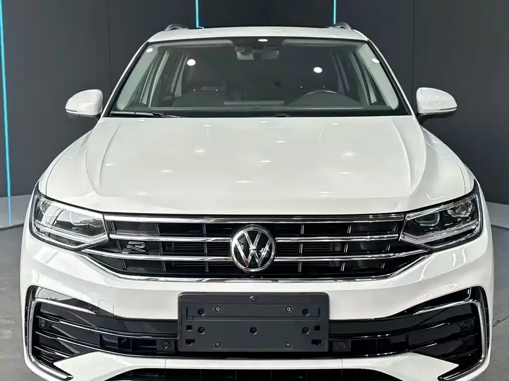 Volkswagen Tiguan L — фото 3