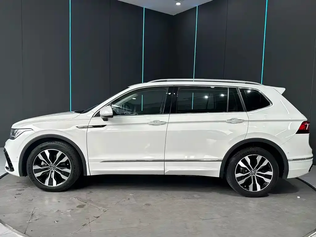 Volkswagen Tiguan L — фото 7