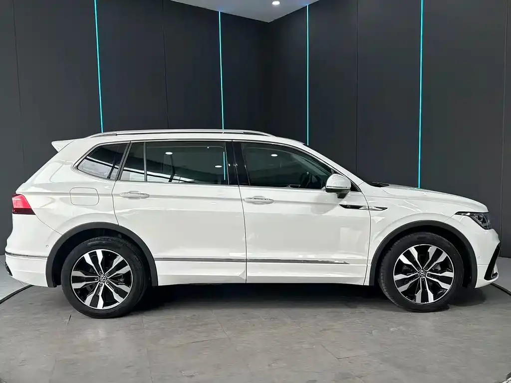 Volkswagen Tiguan L — фото 2