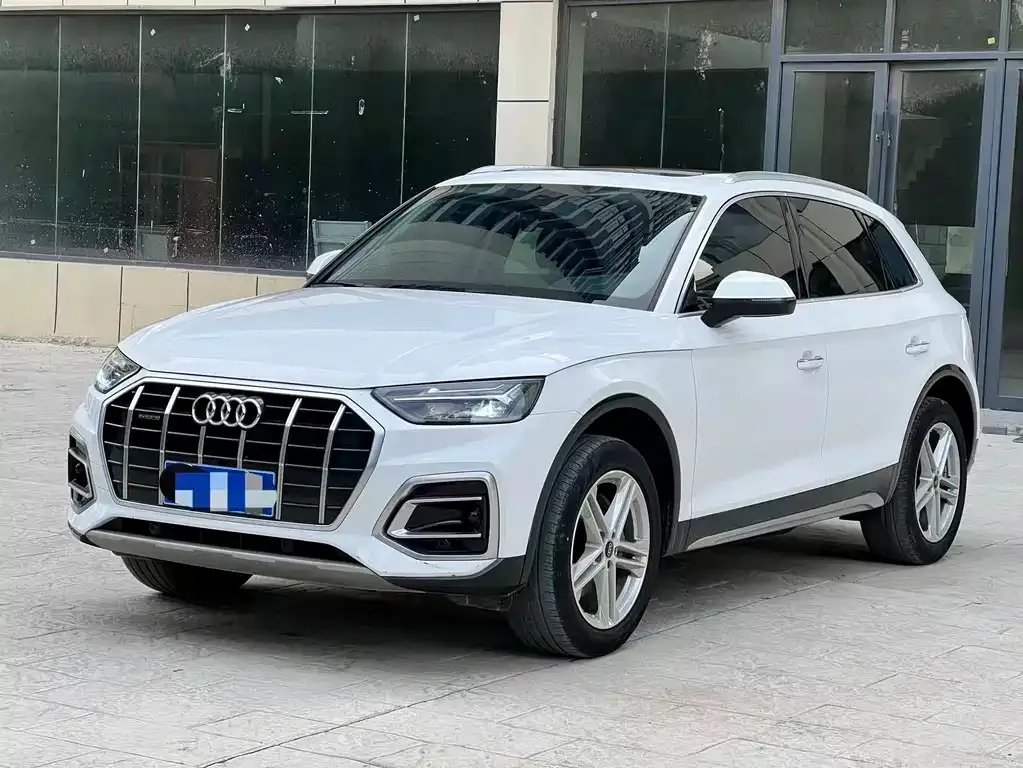 Audi Q5L — фото 1