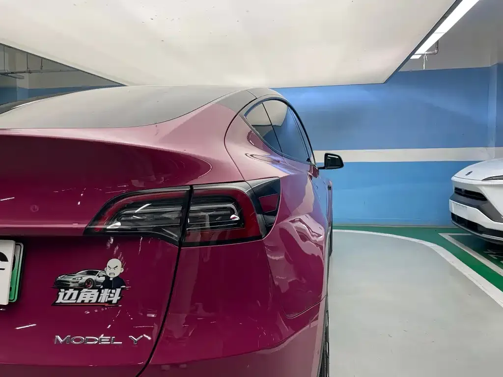 Tesla Model Y — фото 10