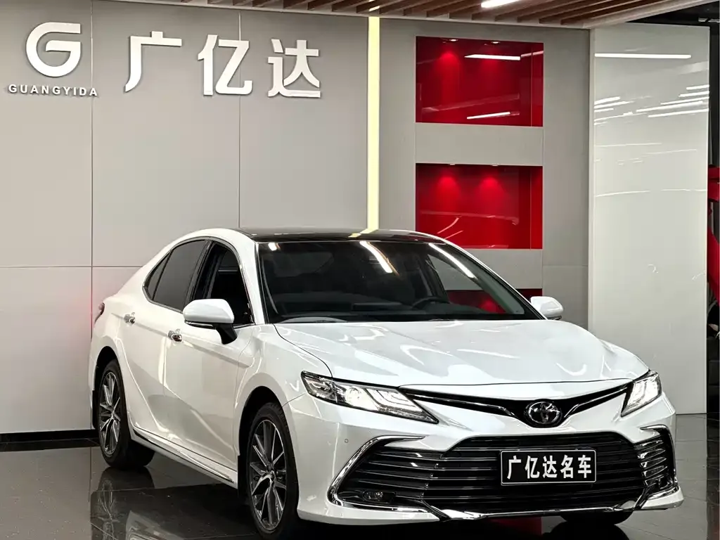 Toyota Camry — фото 8
