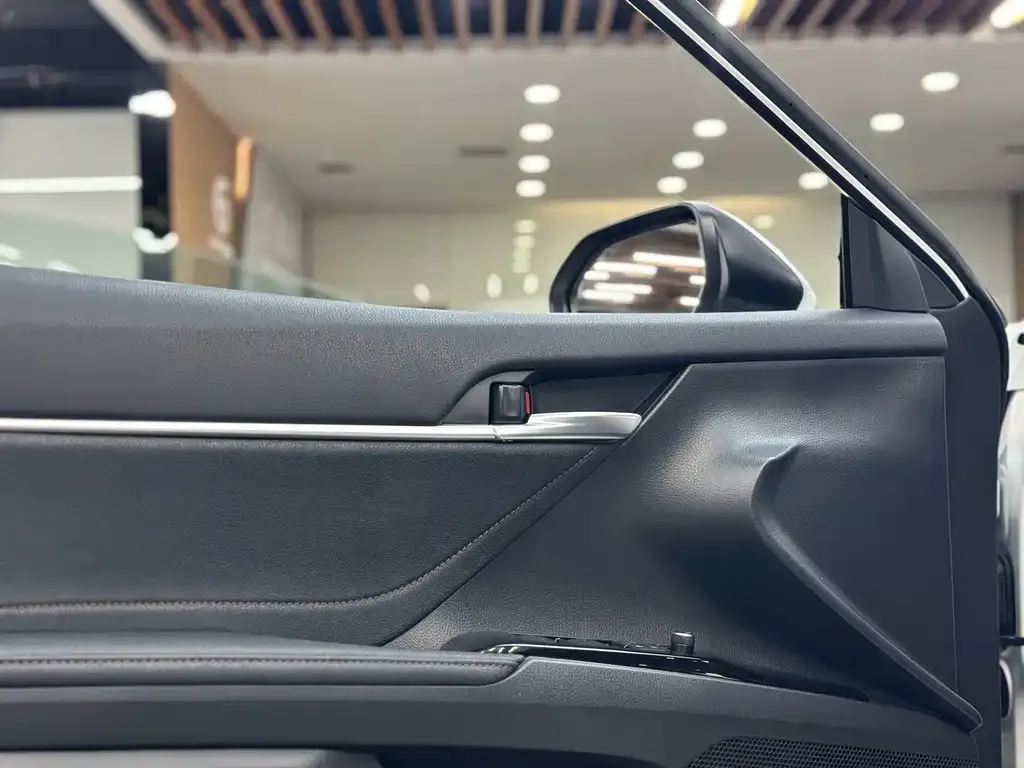 Toyota Camry — фото 4