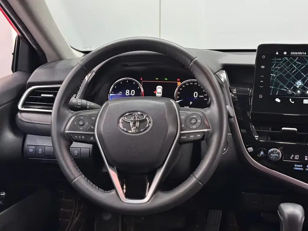 Toyota Camry — фото 5