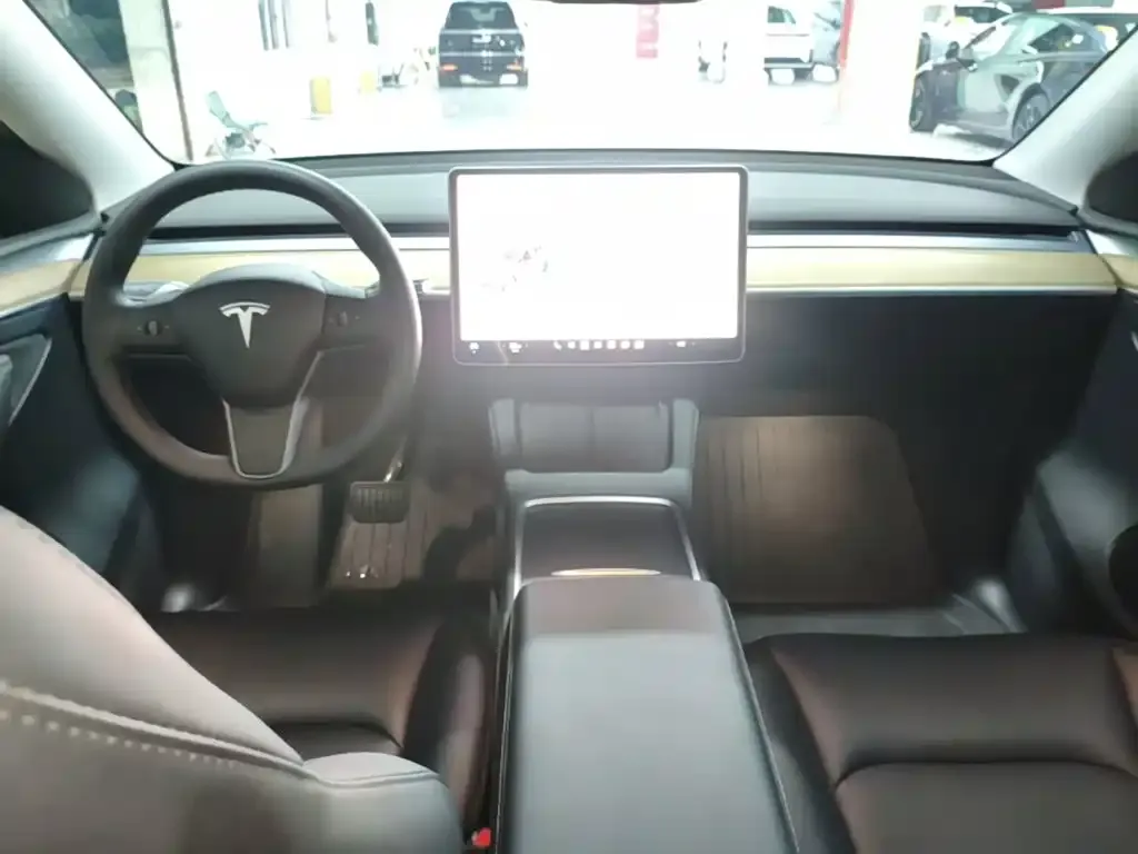 Tesla Model Y — фото 2