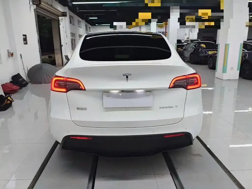 Tesla Model Y — фото 5