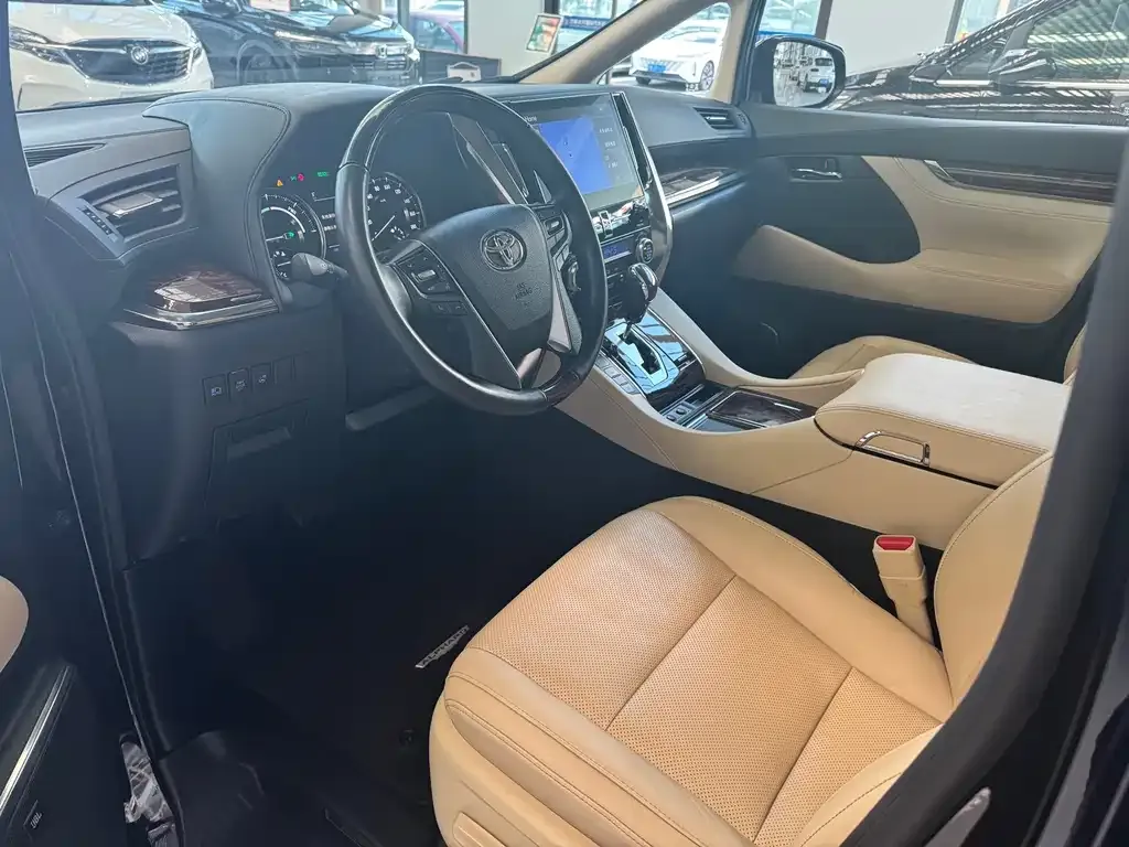 Toyota Alphard — фото 3