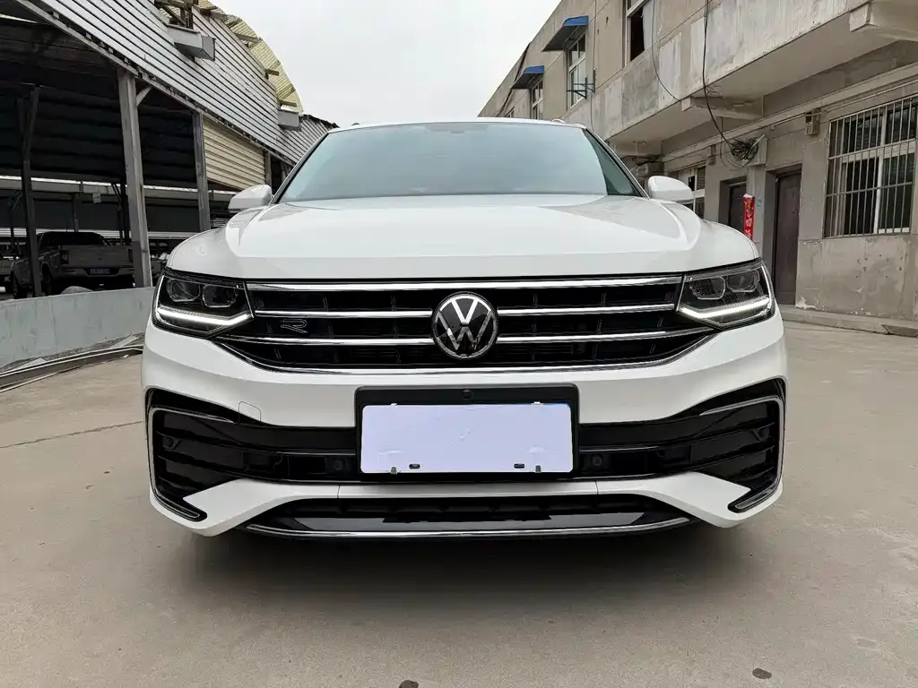 Volkswagen Tiguan L — фото 7