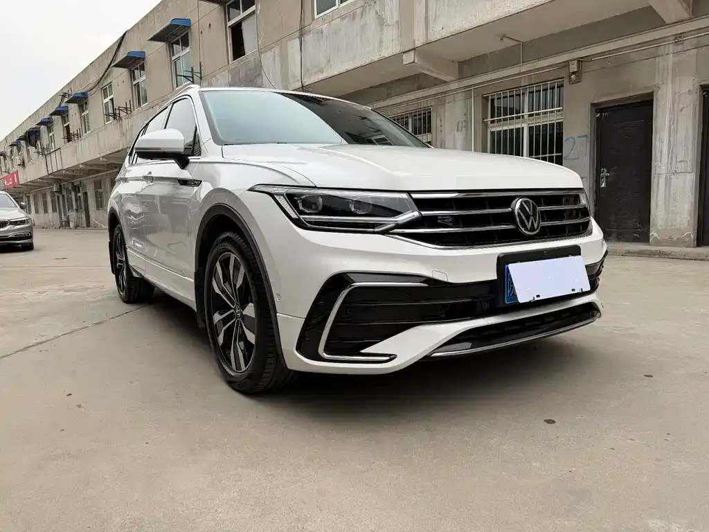 Volkswagen Tiguan L — фото 6