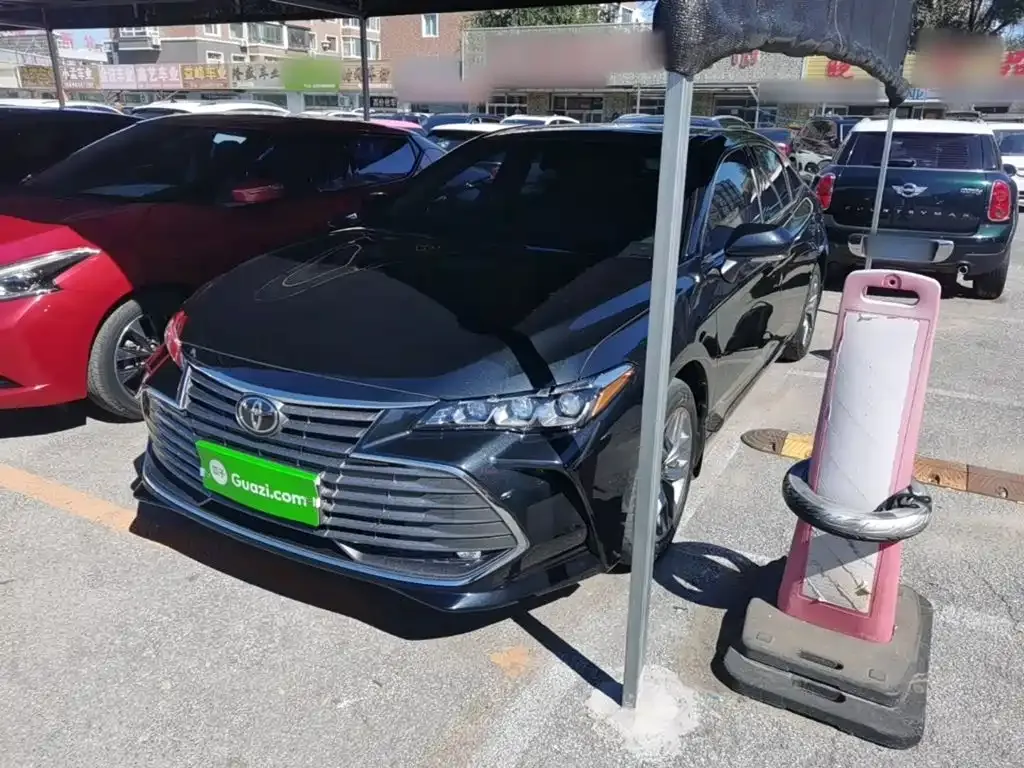Toyota Avalon — фото 1