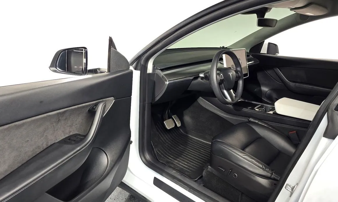 Tesla Model Y — фото 10