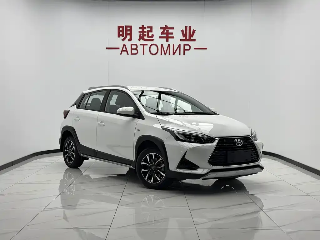 Toyota Yaris L — фото 7