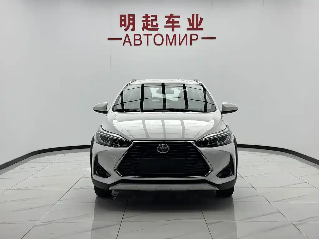 Toyota Yaris L — фото 3