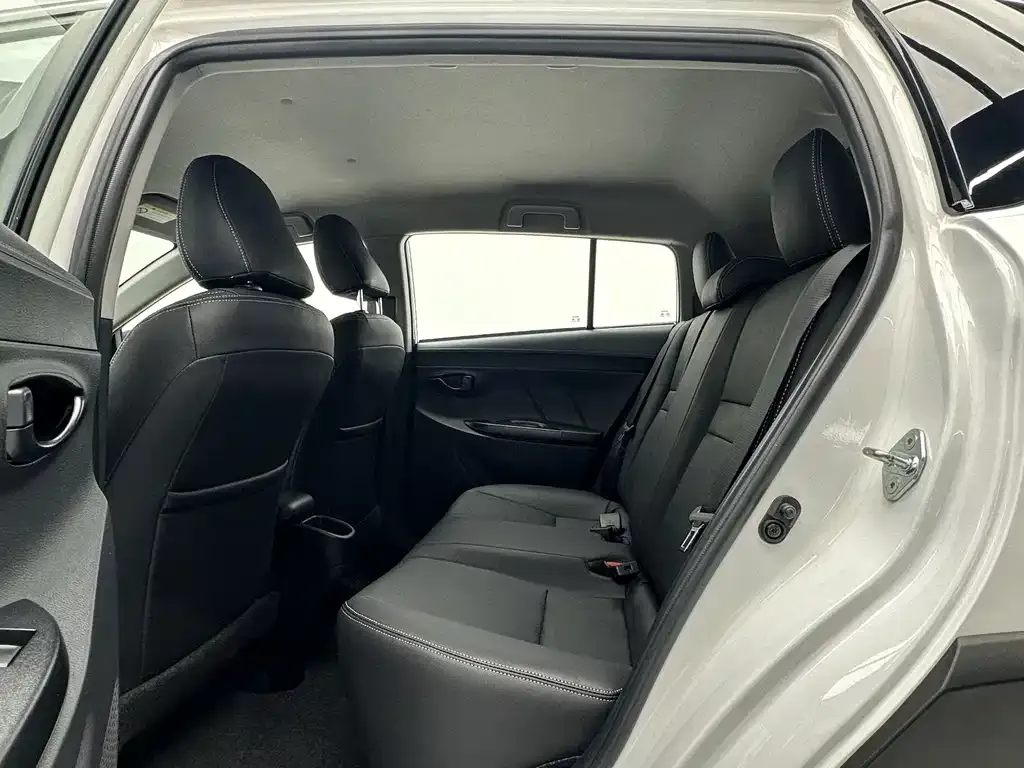 Toyota Yaris L — фото 6