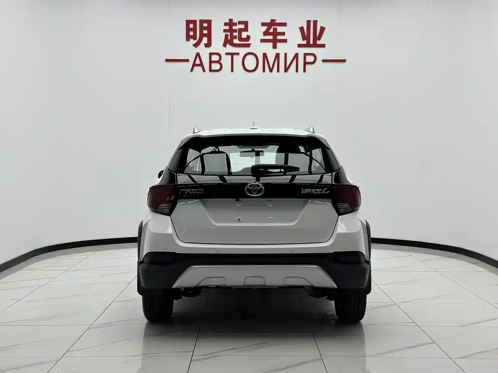 Toyota Yaris L — фото 2