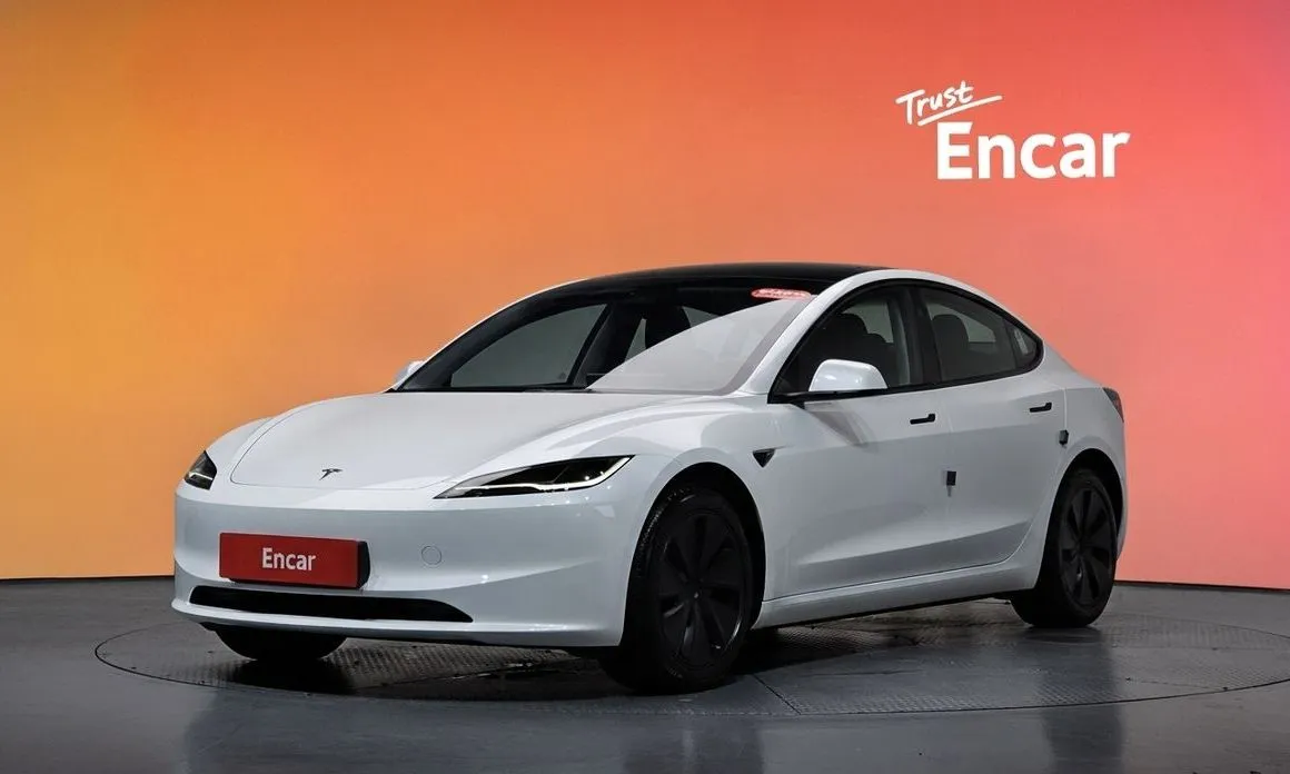 Tesla Model 3 — фото 1