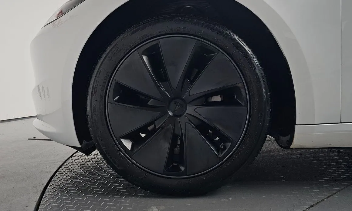 Tesla Model 3 — фото 6