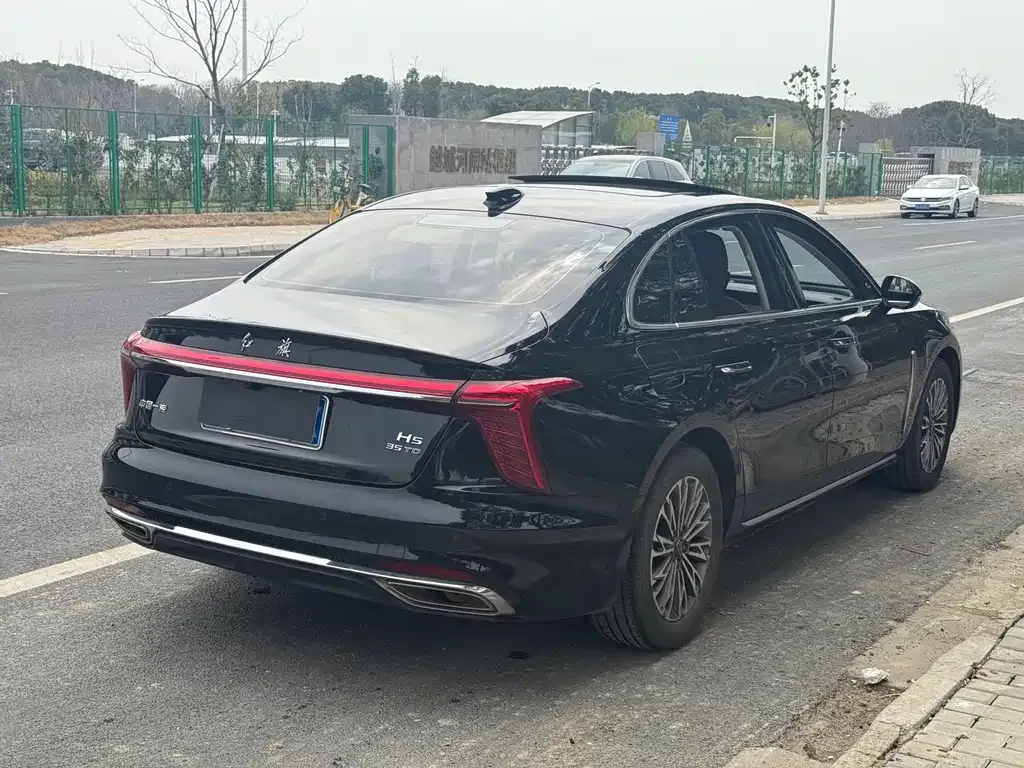 Hongqi H5 — фото 3