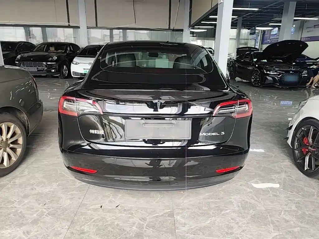 Tesla Model 3 — фото 9