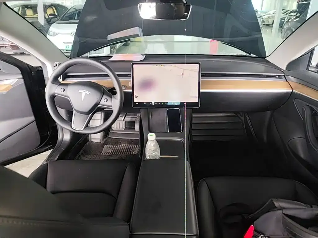 Tesla Model 3 — фото 3