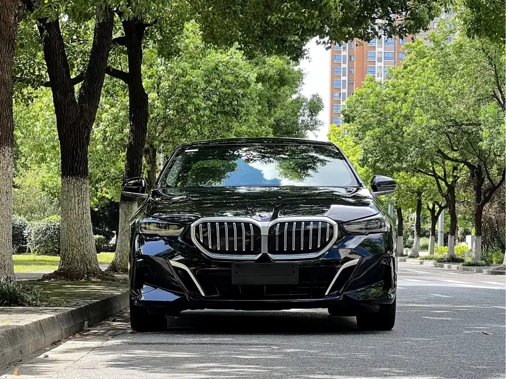 BMW 5 Series — фото 10