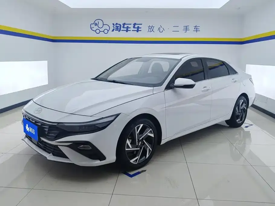 Hyundai Elantra — фото 1