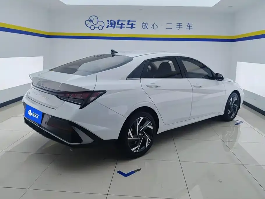 Hyundai Elantra — фото 3