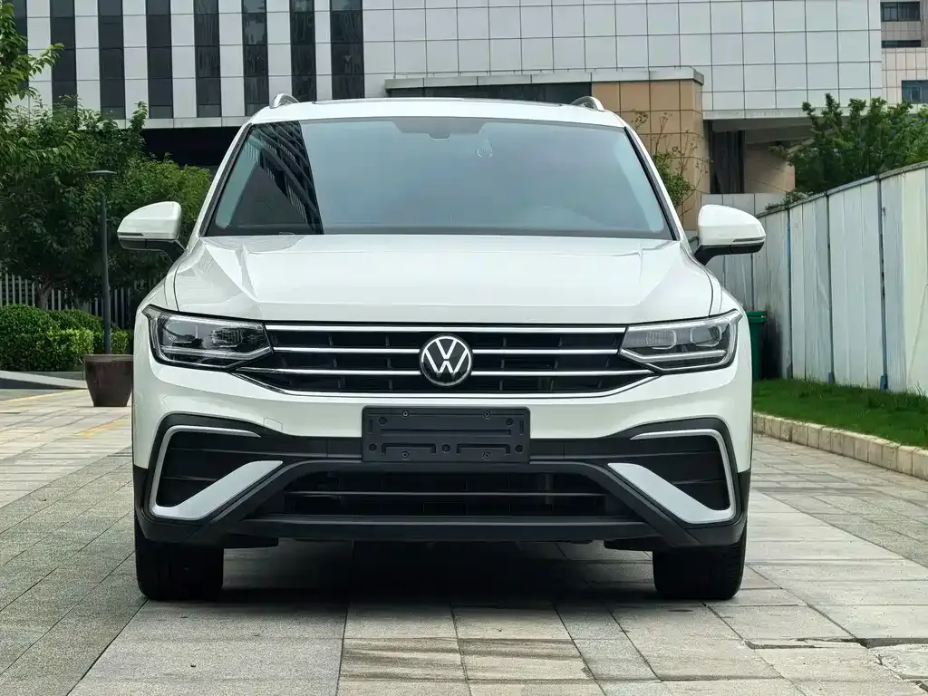 Volkswagen Tiguan L — фото 8