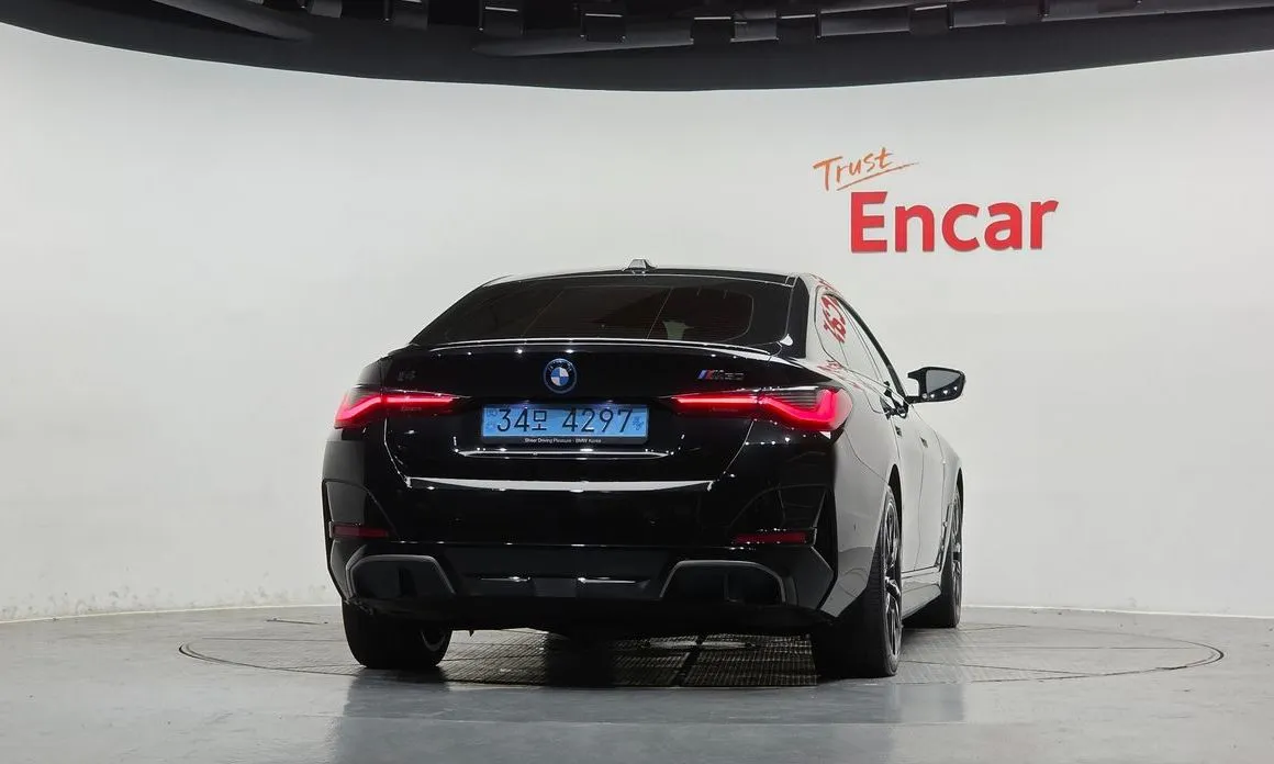 BMW i4 — фото 4