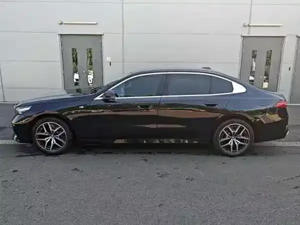 BMW i5 — фото 10