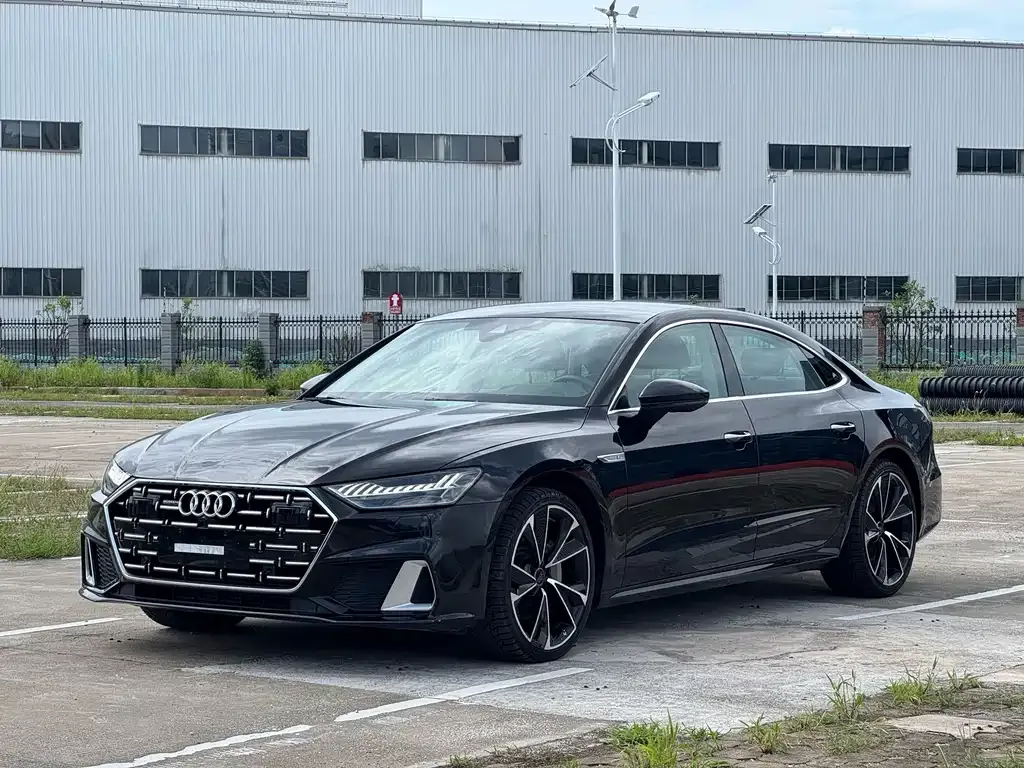 Audi A7L — фото 1
