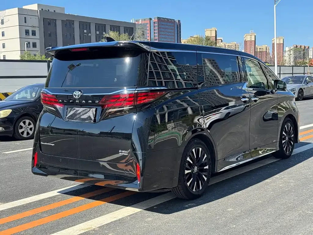 Toyota Alphard — фото 6