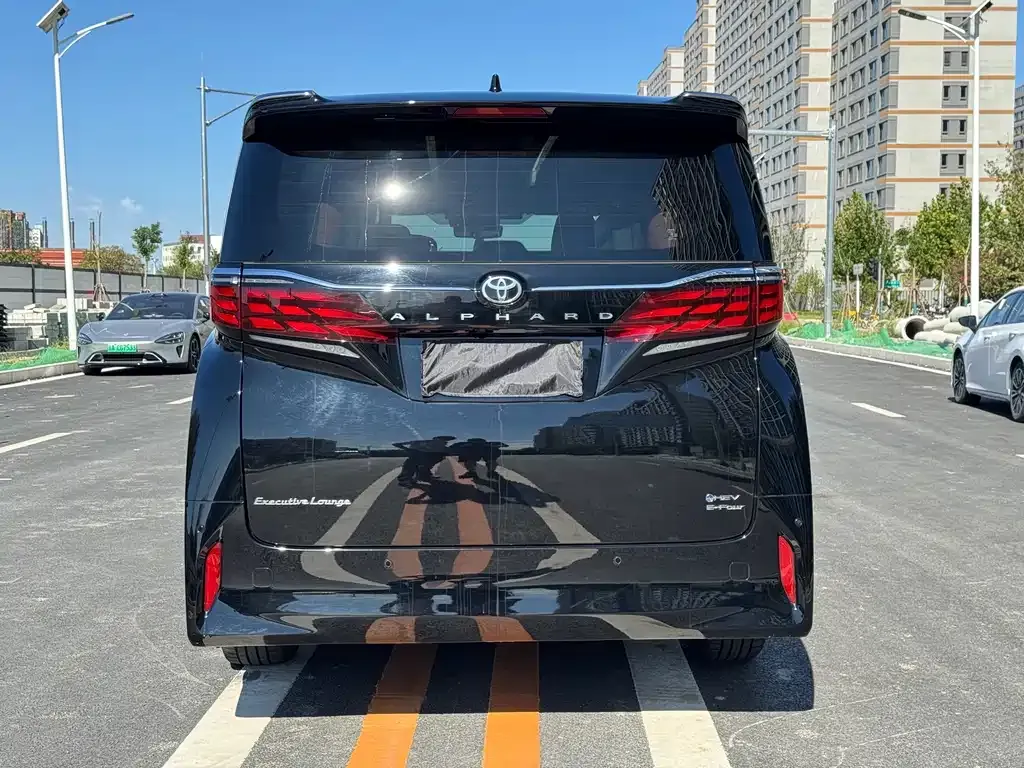 Toyota Alphard — фото 8