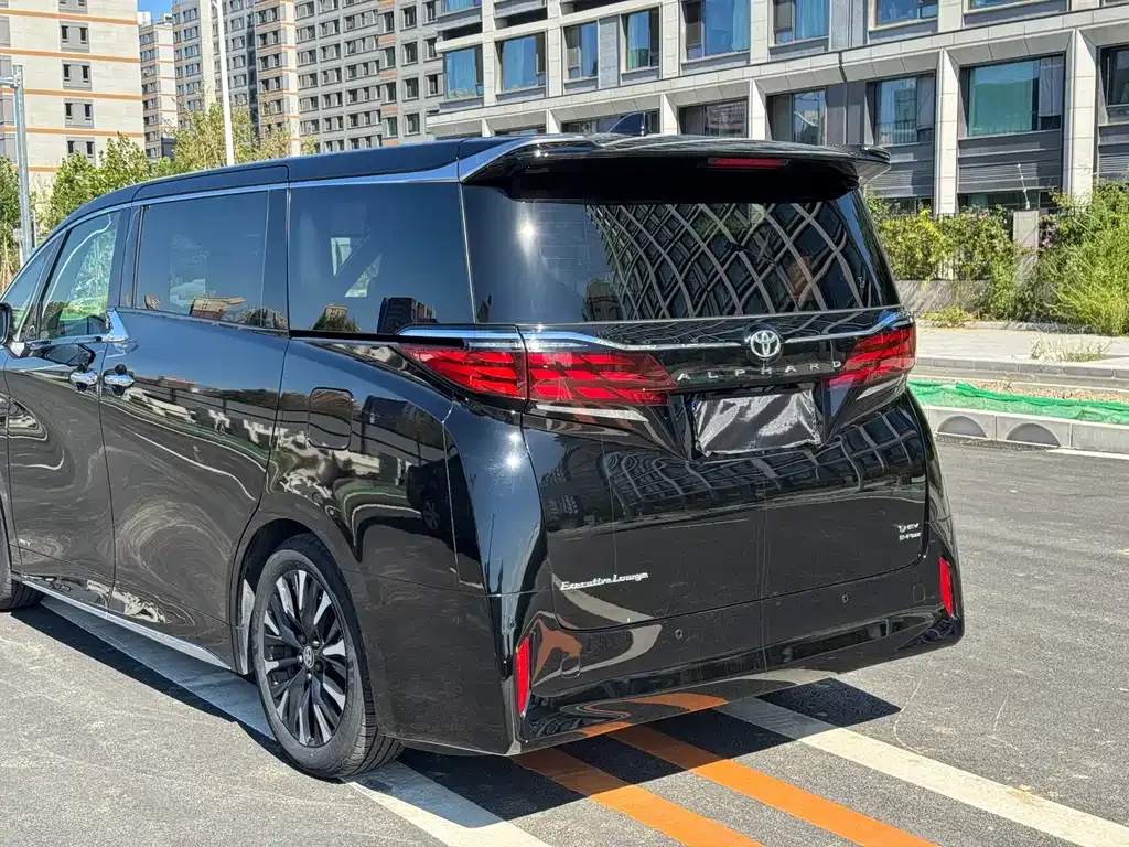 Toyota Alphard — фото 5
