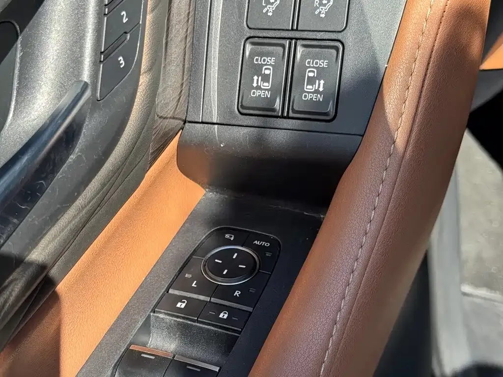 Toyota Alphard — фото 7